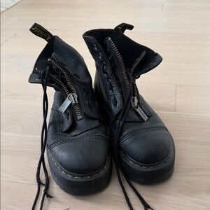 Black Leather Boots with Zipper Detail